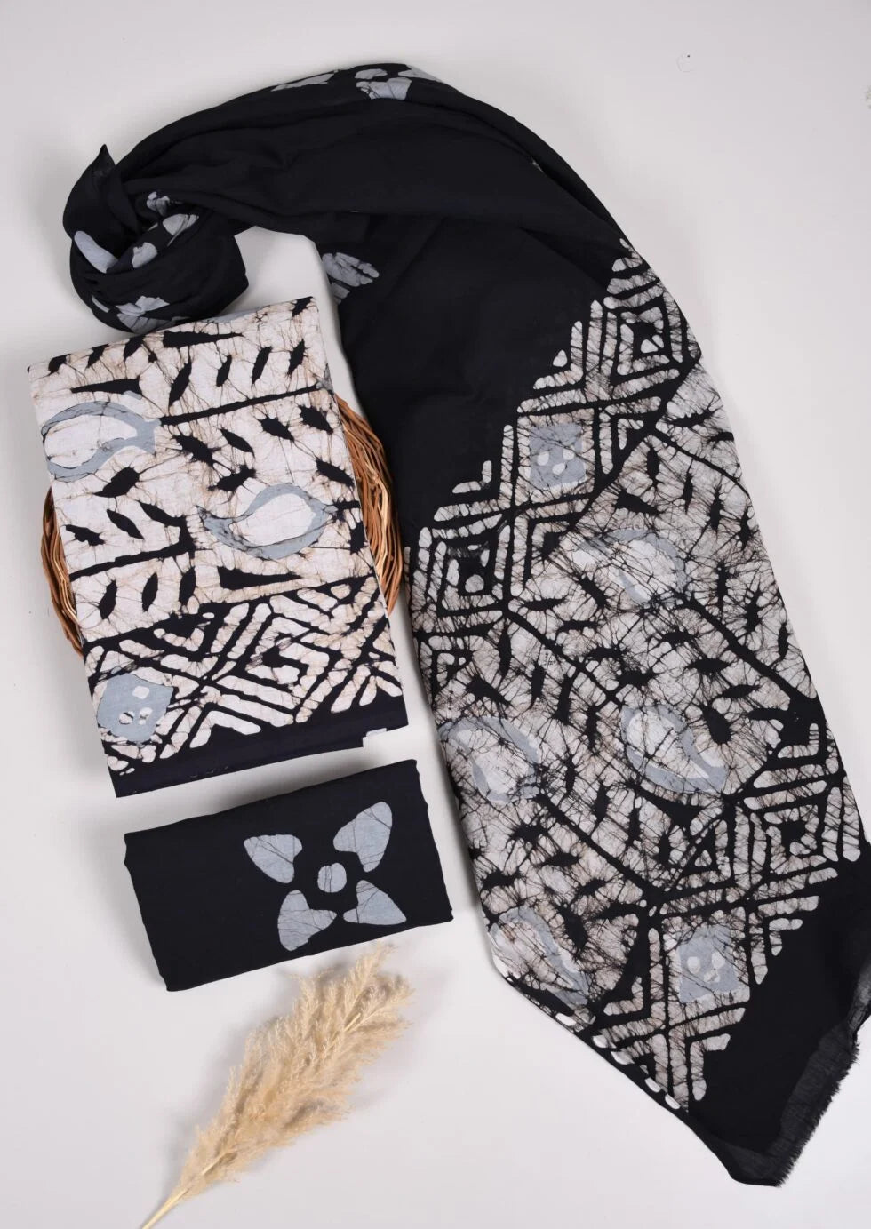 Bagru Grace – Handblock Cotton Suit Set with Malmal Dupatta