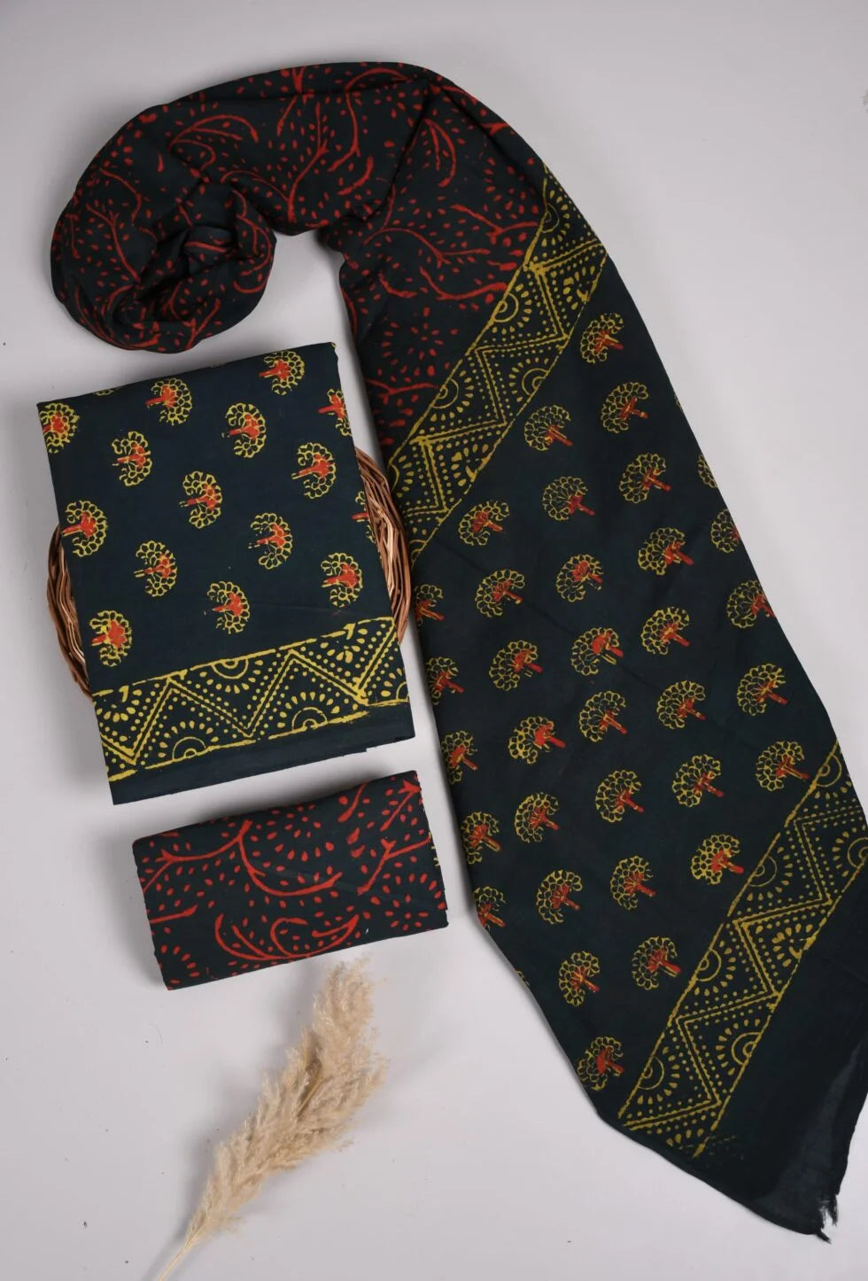 Bagru Grace – Handblock Cotton Suit Set with Malmal Dupatta
